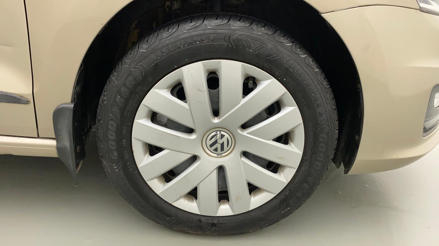 2015 Volkswagen Vento COMFORTLINE 1.2 TSI AT, Petrol, Automatic, 49,705 km, Right Front Wheel