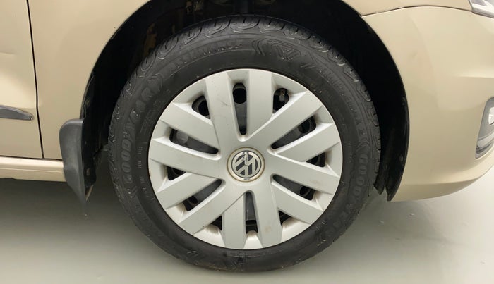 2015 Volkswagen Vento COMFORTLINE 1.2 TSI AT, Petrol, Automatic, 49,705 km, Right Front Wheel