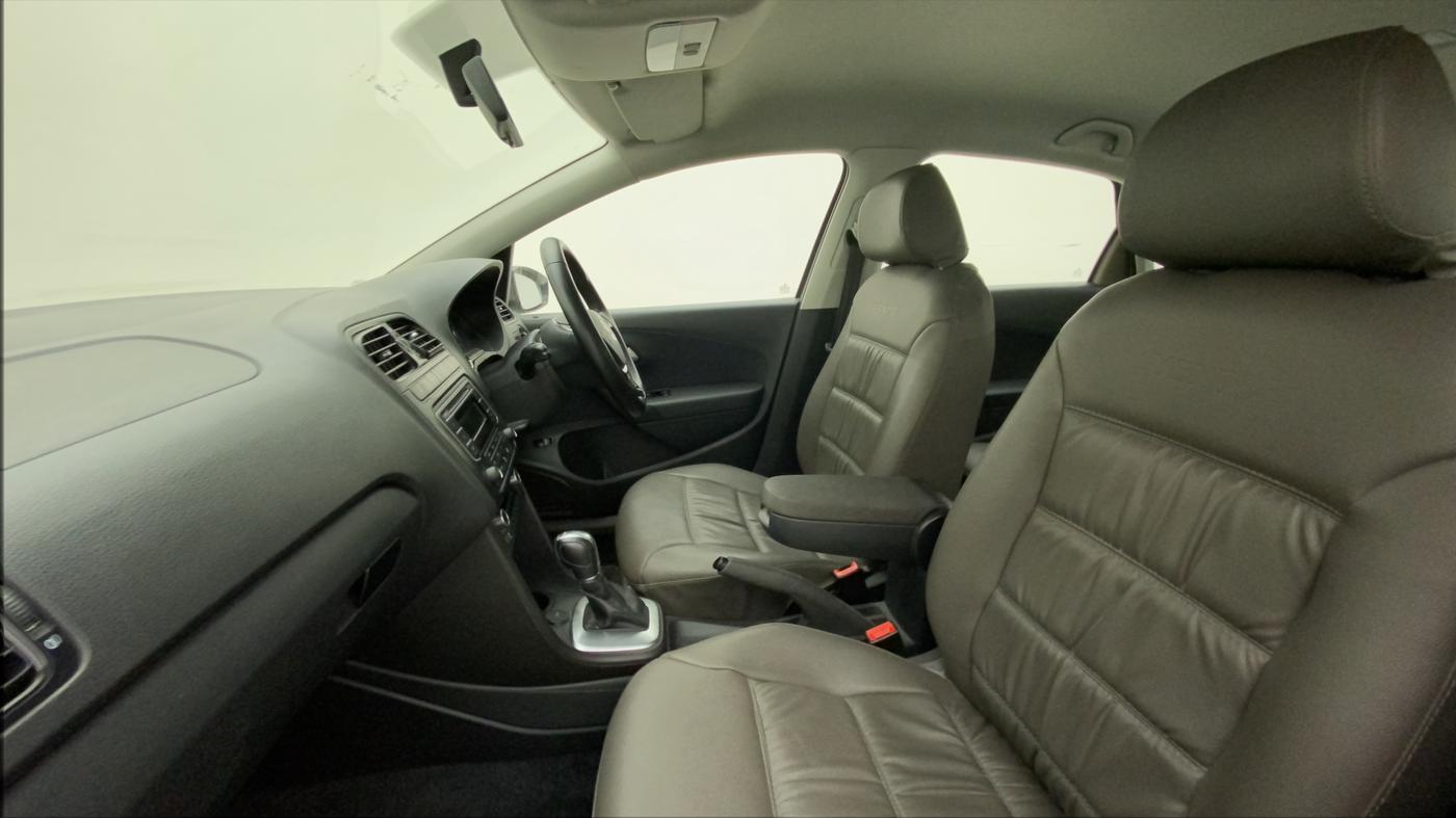 2015 Volkswagen Vento COMFORTLINE 1.2 TSI AT, Petrol, Automatic, 49,705 km, Right Side Front Door Cabin