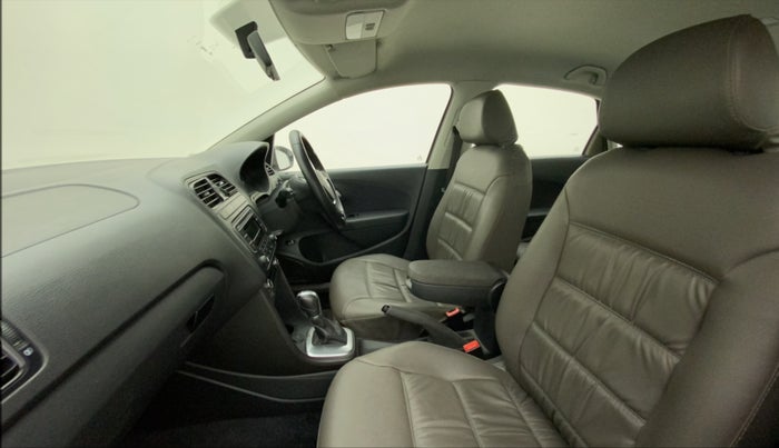 2015 Volkswagen Vento COMFORTLINE 1.2 TSI AT, Petrol, Automatic, 49,705 km, Right Side Front Door Cabin