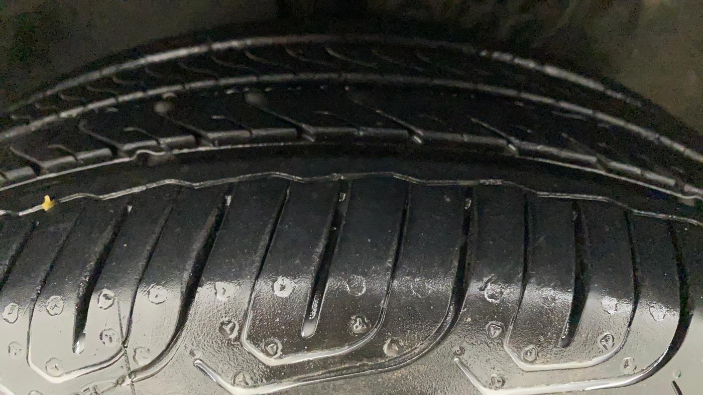 2015 Volkswagen Vento COMFORTLINE 1.2 TSI AT, Petrol, Automatic, 49,705 km, Left Front Tyre Tread