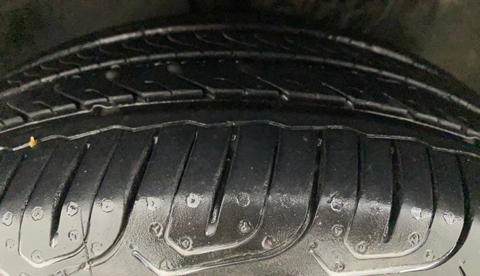 2015 Volkswagen Vento COMFORTLINE 1.2 TSI AT, Petrol, Automatic, 49,705 km, Left Front Tyre Tread