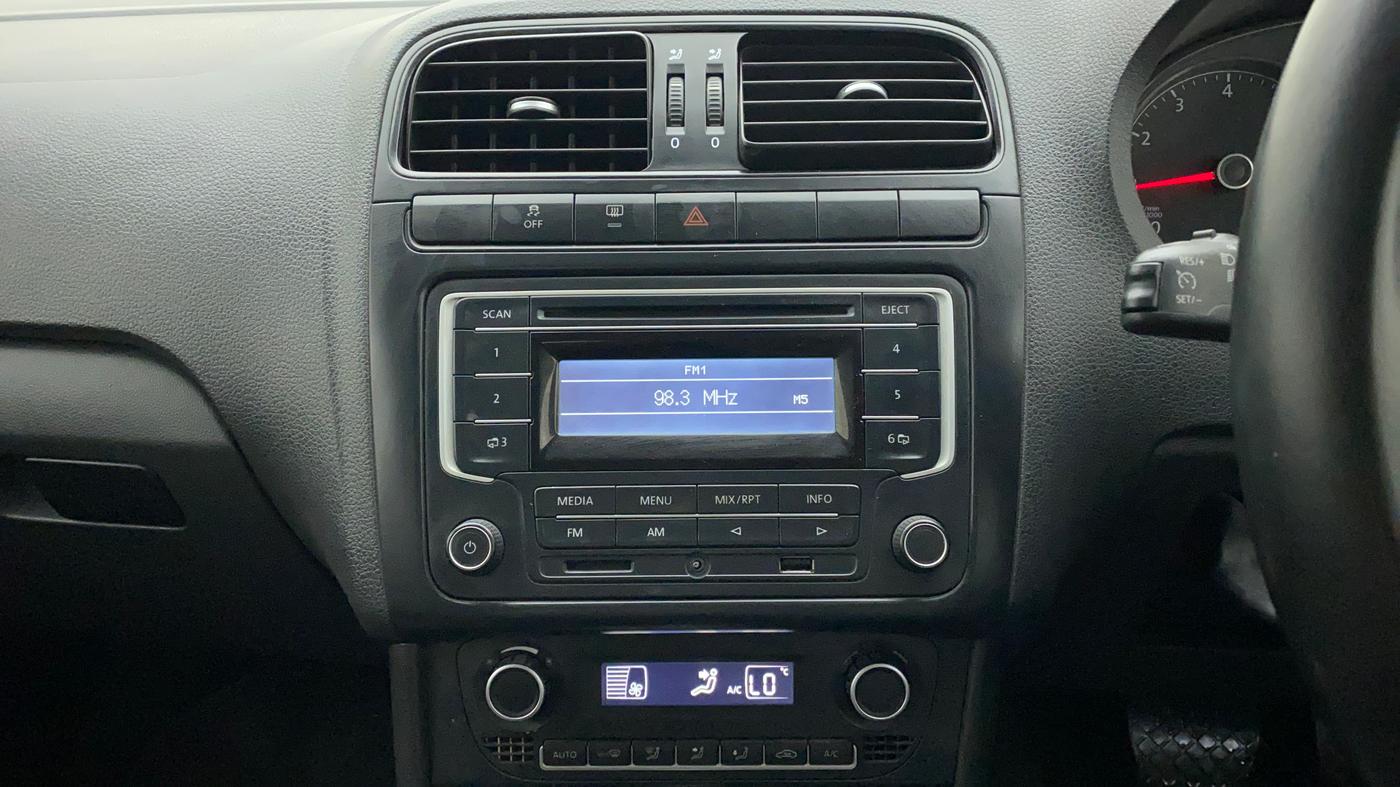 2015 Volkswagen Vento COMFORTLINE 1.2 TSI AT, Petrol, Automatic, 49,705 km, Air Conditioner