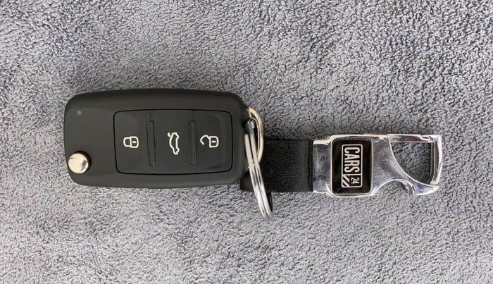 2015 Volkswagen Vento COMFORTLINE 1.2 TSI AT, Petrol, Automatic, 49,705 km, Key Close Up