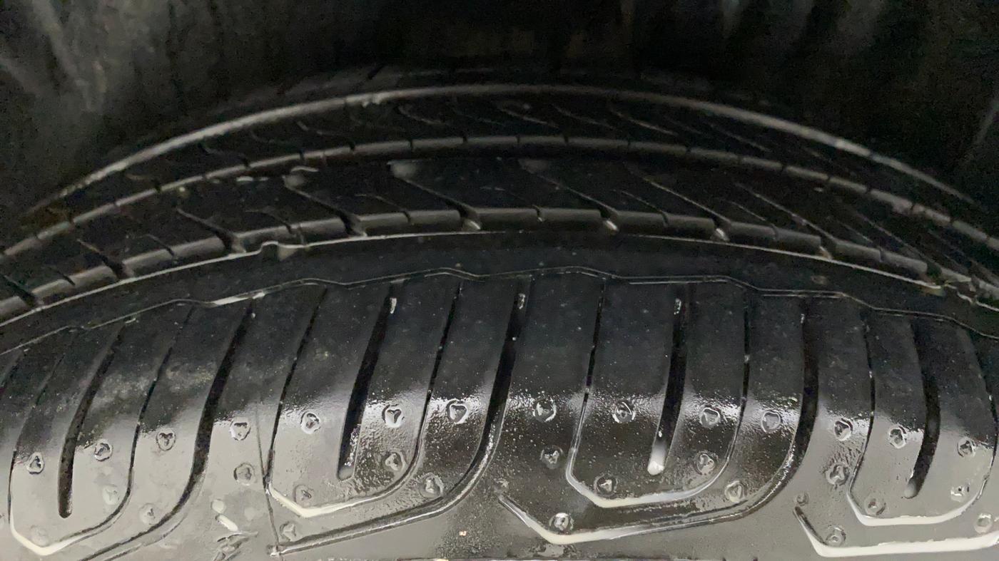 2015 Volkswagen Vento COMFORTLINE 1.2 TSI AT, Petrol, Automatic, 49,705 km, Left Rear Tyre Tread