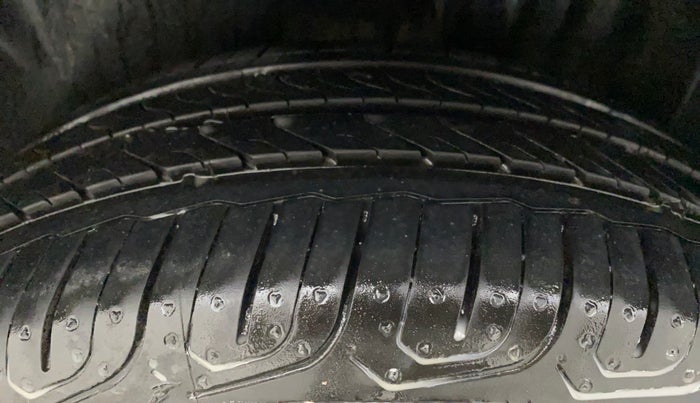 2015 Volkswagen Vento COMFORTLINE 1.2 TSI AT, Petrol, Automatic, 49,705 km, Left Rear Tyre Tread