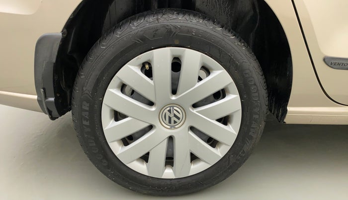 2015 Volkswagen Vento COMFORTLINE 1.2 TSI AT, Petrol, Automatic, 49,705 km, Right Rear Wheel