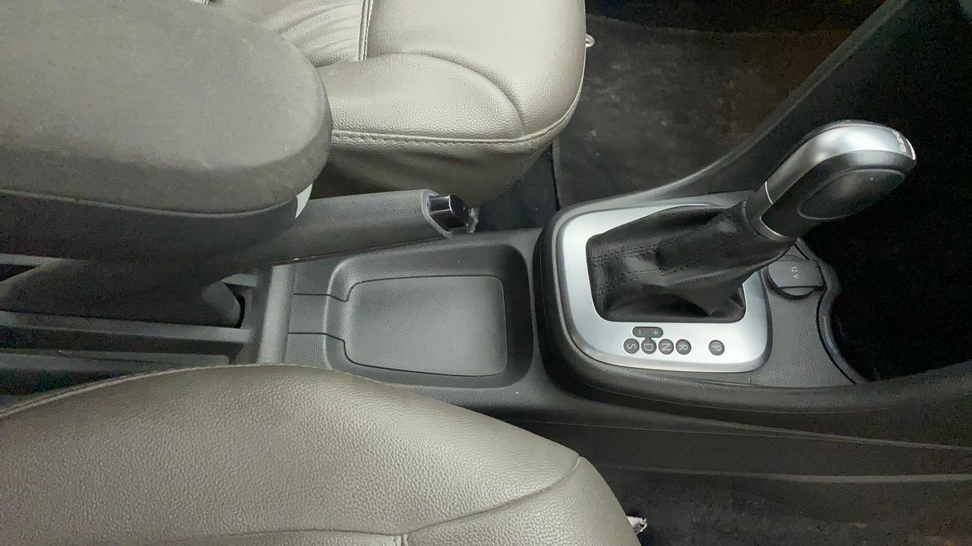 2015 Volkswagen Vento COMFORTLINE 1.2 TSI AT, Petrol, Automatic, 49,705 km, Gear Lever