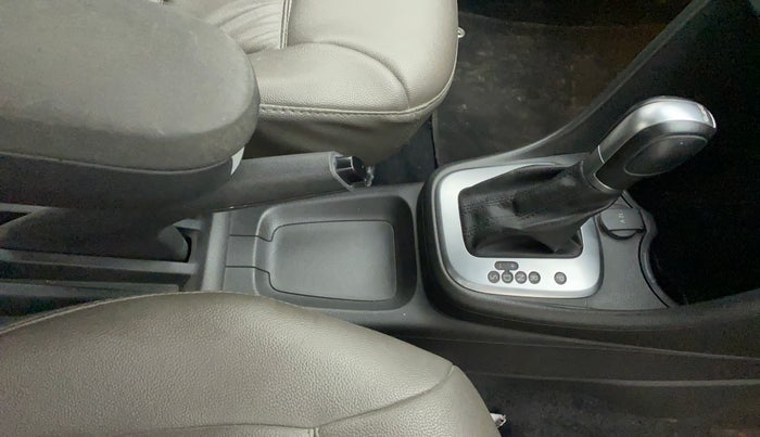 2015 Volkswagen Vento COMFORTLINE 1.2 TSI AT, Petrol, Automatic, 49,705 km, Gear Lever