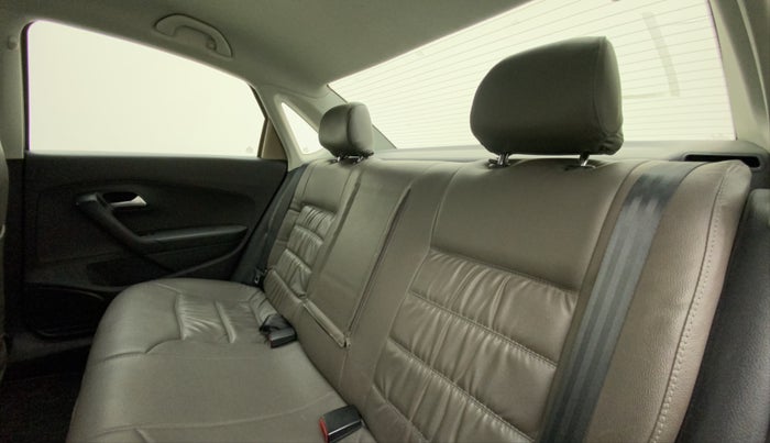 2015 Volkswagen Vento COMFORTLINE 1.2 TSI AT, Petrol, Automatic, 49,705 km, Right Side Rear Door Cabin