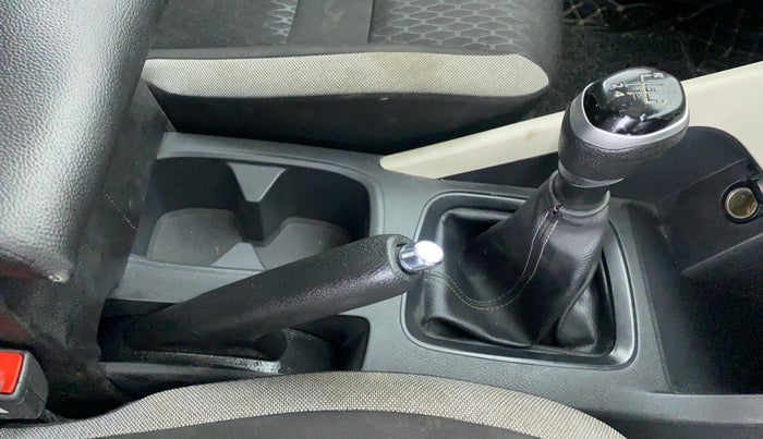 2021 Nissan MAGNITE XE 1.0 MT, Petrol, Manual, 5,885 km, Gear Lever
