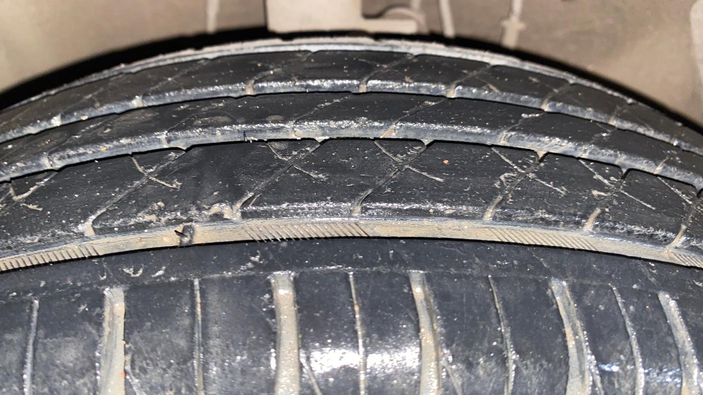 2013 Hyundai i20 MAGNA (O) 1.2, Petrol, Manual, 96,241 km, Right Front Tyre Tread