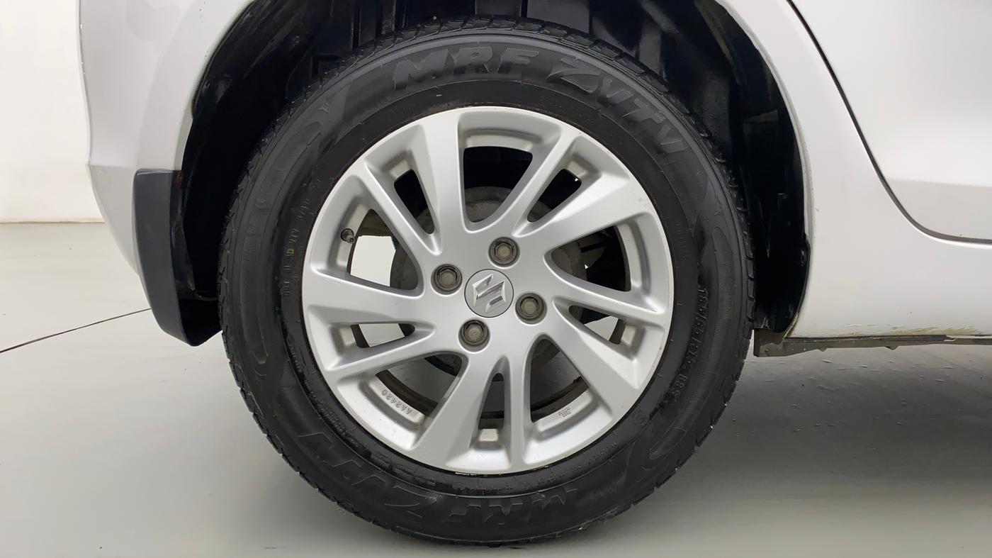 2014 Maruti Swift ZXI, Petrol, Manual, 69,445 km, Right Rear Wheel