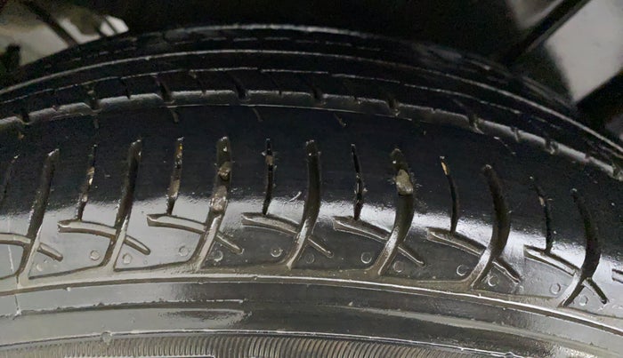 2014 Maruti Swift ZXI, Petrol, Manual, 69,445 km, Right Rear Tyre Tread
