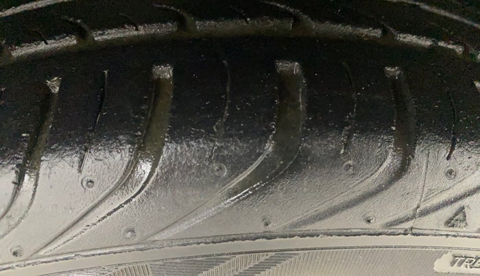 2014 Toyota Etios CROSS 1.2 G, Petrol, Manual, 70,160 km, Left Front Tyre Tread