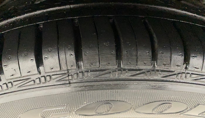 2014 Toyota Etios CROSS 1.2 G, Petrol, Manual, 70,160 km, Right Rear Tyre Tread