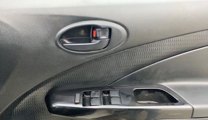 2014 Toyota Etios CROSS 1.2 G, Petrol, Manual, 70,160 km, Driver Side Door Panels Control