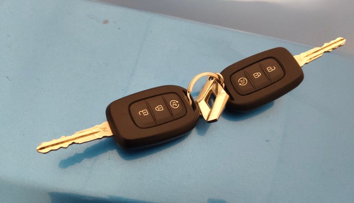 2021 Renault Duster RXZ 1.3 TURBO PETROL CVT, Petrol, Automatic, 38,173 km, Key Close Up