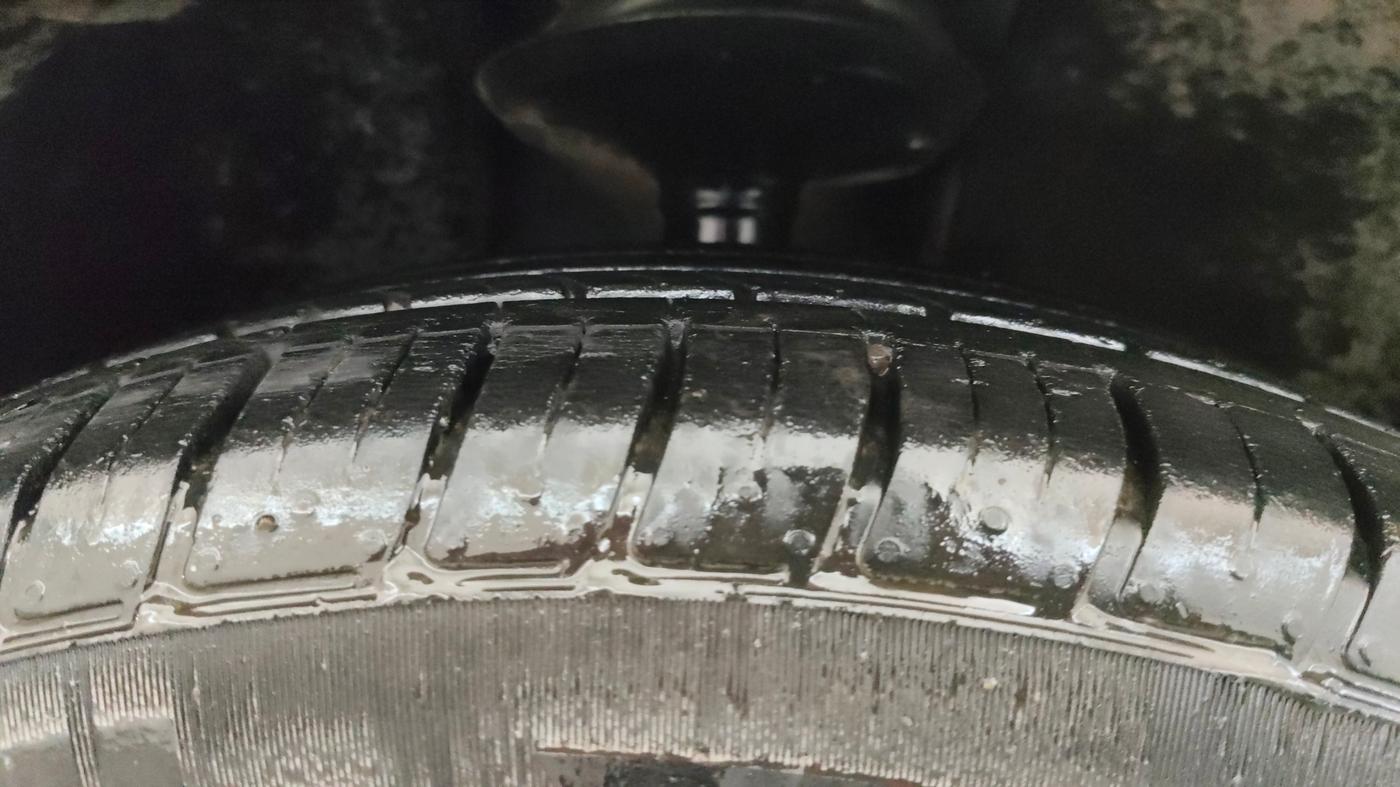 2021 Renault Duster RXZ 1.3 TURBO PETROL CVT, Petrol, Automatic, 38,173 km, Right Front Tyre Tread