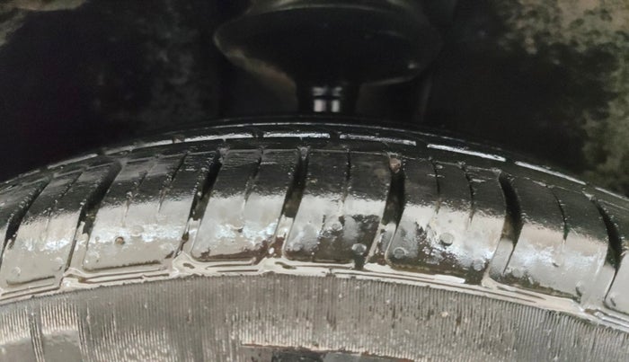 2021 Renault Duster RXZ 1.3 TURBO PETROL CVT, Petrol, Automatic, 38,173 km, Right Front Tyre Tread