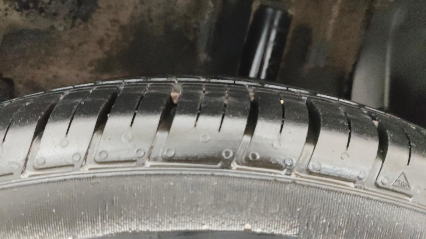 2021 Renault Duster RXZ 1.3 TURBO PETROL CVT, Petrol, Automatic, 38,173 km, Left Rear Tyre Tread