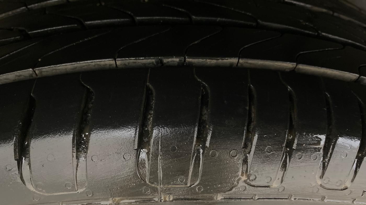 2015 Maruti Swift Dzire ZXI, Petrol, Manual, 71,348 km, Right Rear Tyre Tread