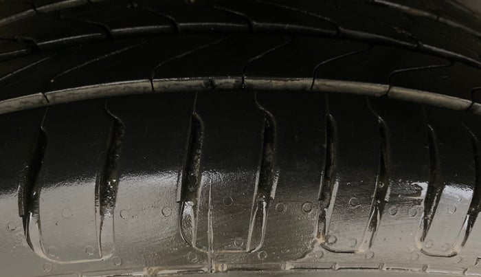 2015 Maruti Swift Dzire ZXI, Petrol, Manual, 71,348 km, Right Rear Tyre Tread