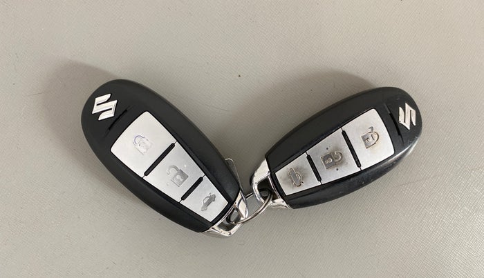 2015 Maruti Swift Dzire ZXI, Petrol, Manual, 71,348 km, Key Close Up