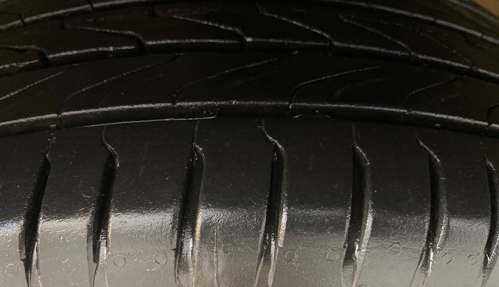 2015 Maruti Swift Dzire ZXI, Petrol, Manual, 71,348 km, Left Front Tyre Tread