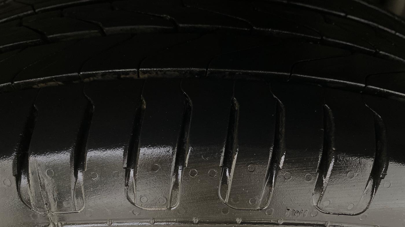 2015 Maruti Swift Dzire ZXI, Petrol, Manual, 71,348 km, Left Rear Tyre Tread