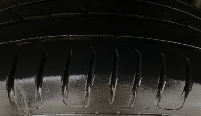 2015 Maruti Swift Dzire ZXI, Petrol, Manual, 71,348 km, Left Rear Tyre Tread