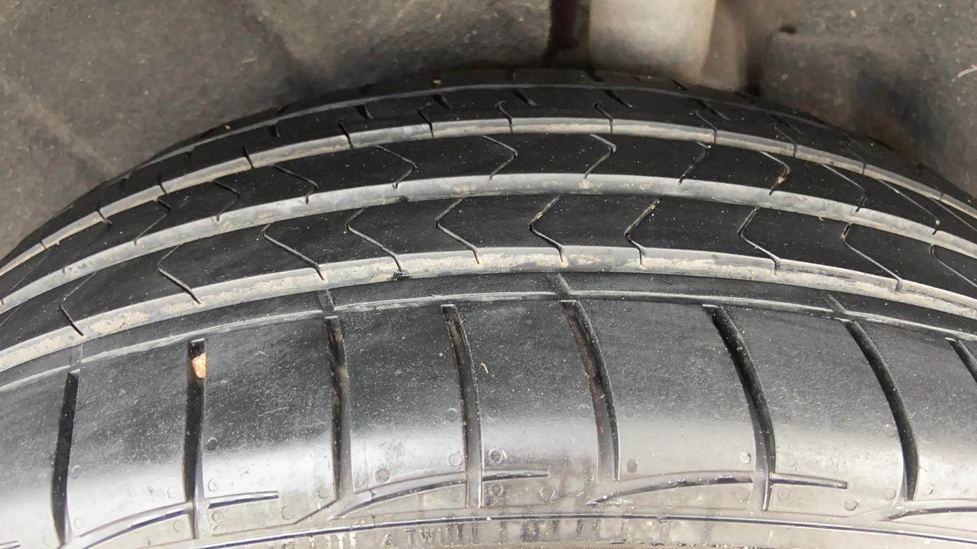 2019 Volkswagen TIGUAN COMFORTLINE TDI AT, Diesel, Automatic, 1,11,225 km, Left Rear Tyre Tread