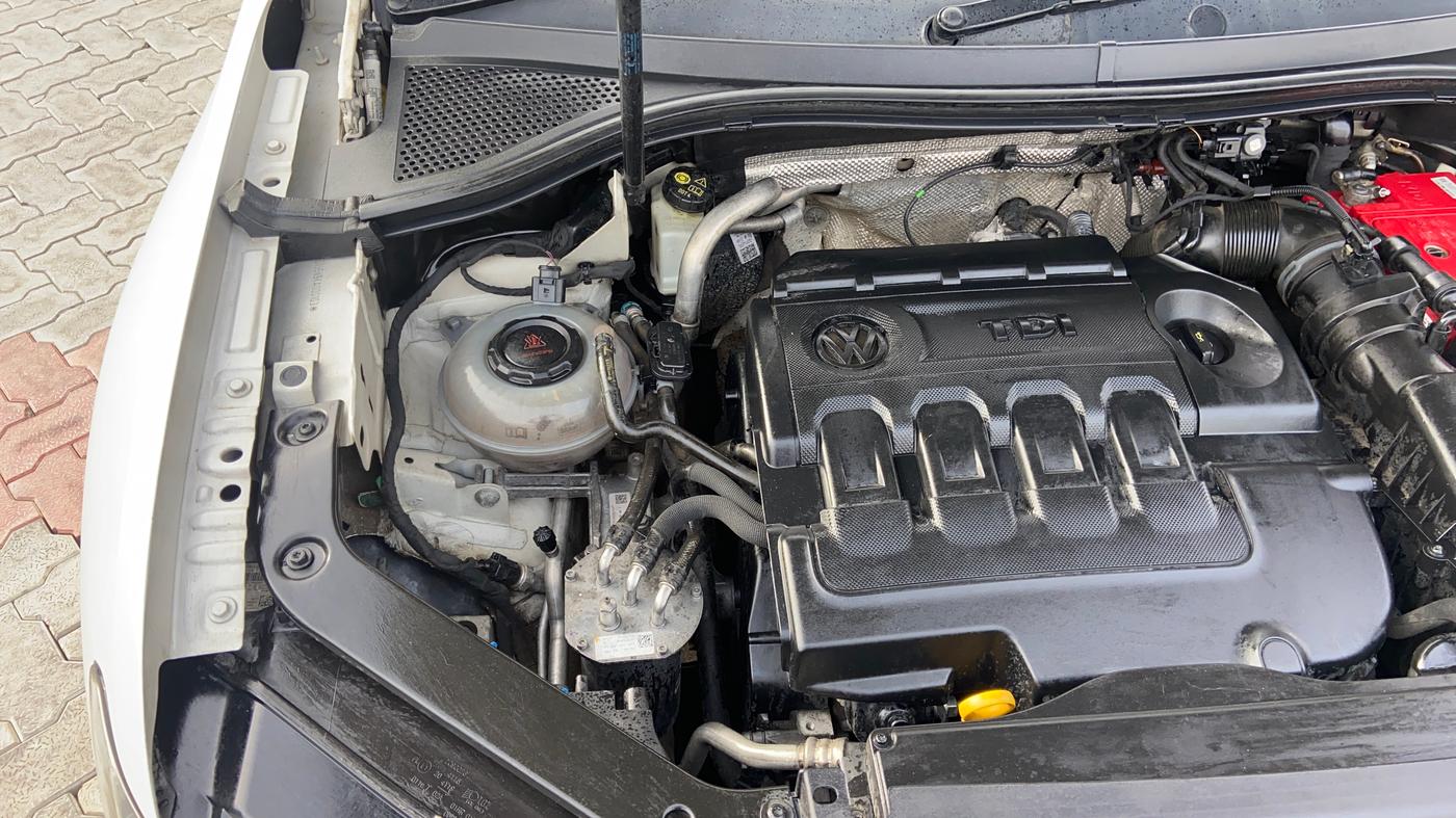 2019 Volkswagen TIGUAN COMFORTLINE TDI AT, Diesel, Automatic, 1,11,225 km, Engine View - Left