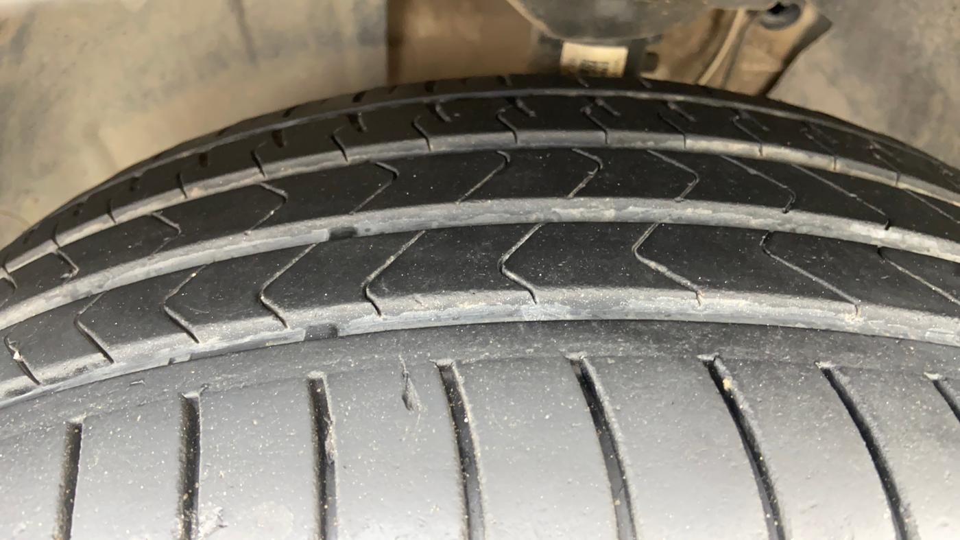 2019 Volkswagen TIGUAN COMFORTLINE TDI AT, Diesel, Automatic, 1,11,225 km, Left Front Tyre Tread
