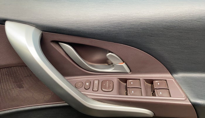 2014 Mahindra XUV500 W8, Diesel, Manual, 83,252 km, Driver Side Door Panels Control