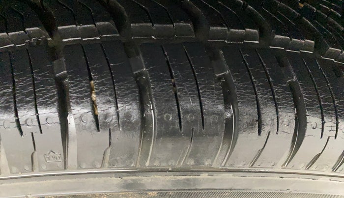 2014 Mahindra XUV500 W8, Diesel, Manual, 83,252 km, Left Rear Tyre Tread