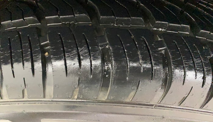 2014 Mahindra XUV500 W8, Diesel, Manual, 83,252 km, Right Rear Tyre Tread