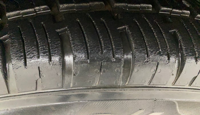 2014 Mahindra XUV500 W8, Diesel, Manual, 83,252 km, Left Front Tyre Tread