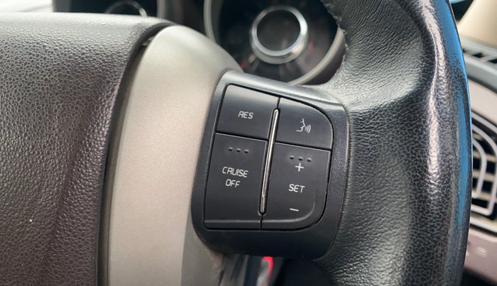 2014 Mahindra XUV500 W8, Diesel, Manual, 83,252 km, Adaptive Cruise Control