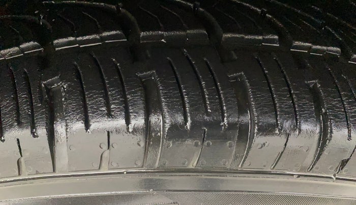 2014 Mahindra XUV500 W8, Diesel, Manual, 83,252 km, Right Front Tyre Tread