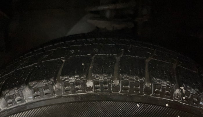 2015 Maruti Alto K10 VXI, Petrol, Manual, 77,292 km, Left Front Tyre Tread