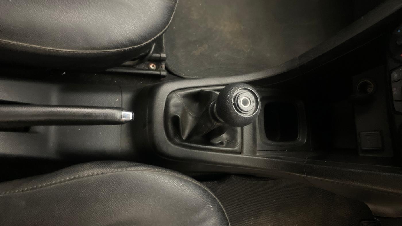 2014 Maruti Swift VXI, Petrol, Manual, 34,531 km, Gear Lever