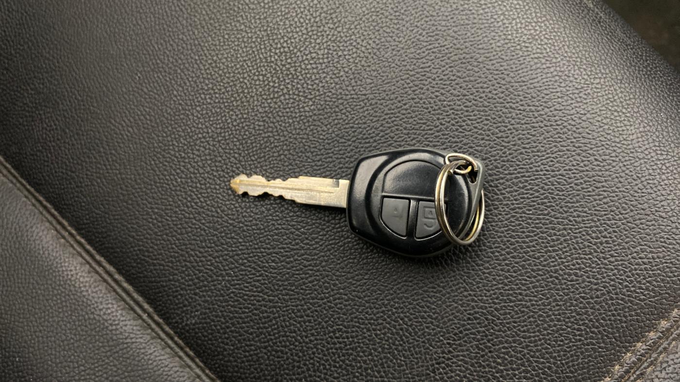 2014 Maruti Swift VXI, Petrol, Manual, 34,531 km, Key Close Up