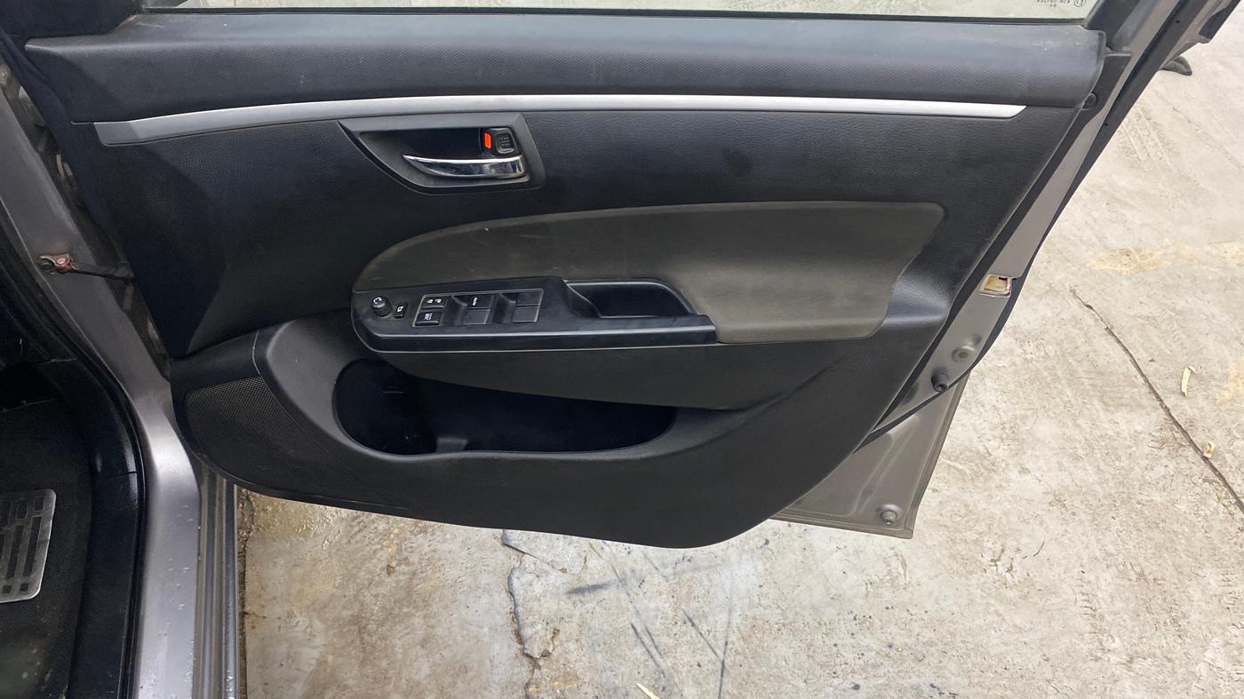 2014 Maruti Swift VXI, Petrol, Manual, 34,531 km, Driver Side Door Panels Control