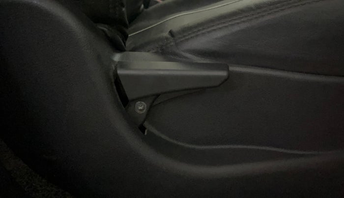 2018 Tata Tiago XT PETROL, Petrol, Manual, 69,939 km, Driver Side Adjustment Panel