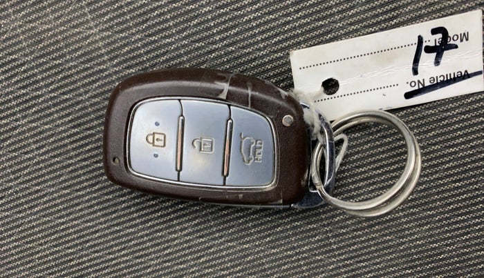 2017 Hyundai Creta SX PLUS AT 1.6 PETROL, Petrol, Automatic, 1,08,119 km, Key Close Up