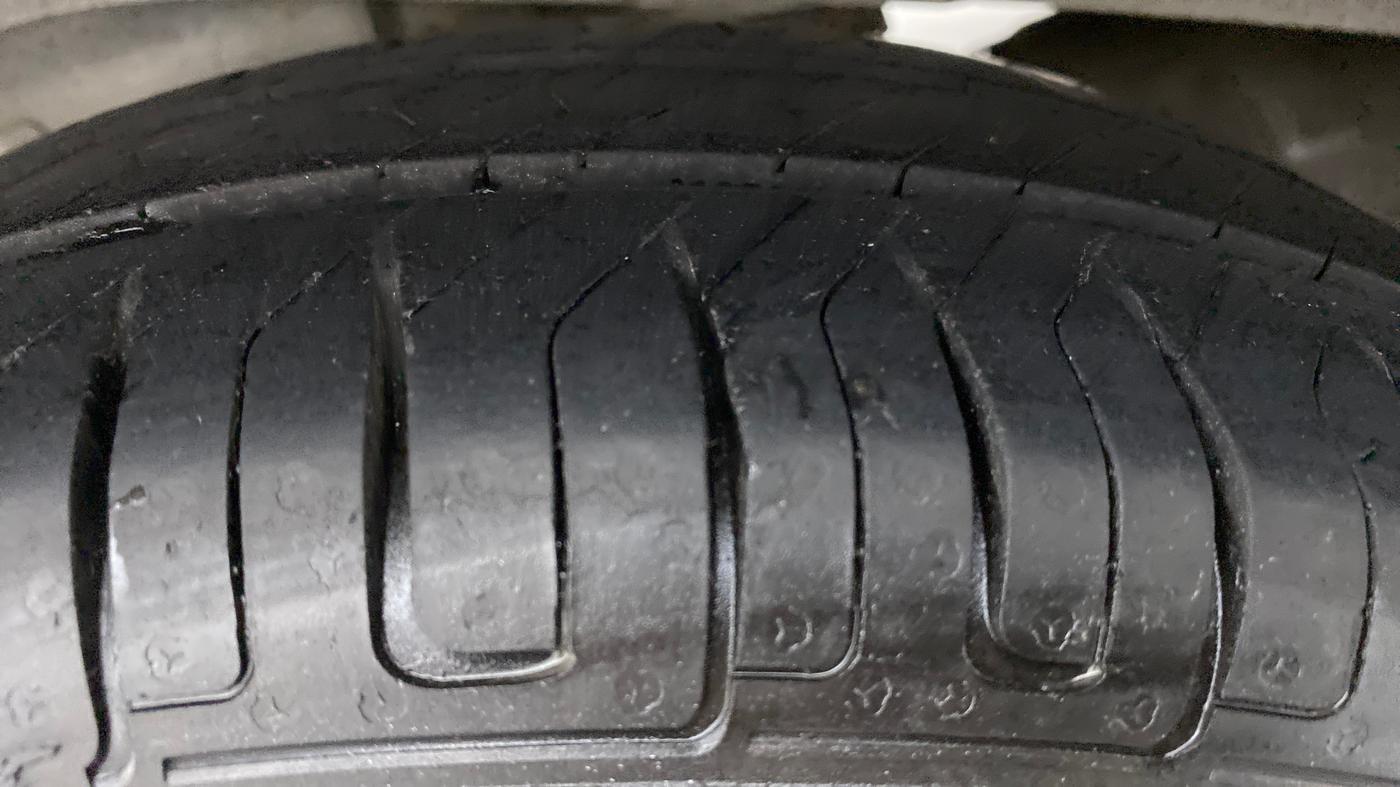 2013 Hyundai Santro Xing GL PLUS, Petrol, Manual, 77,272 km, Right Rear Tyre Tread