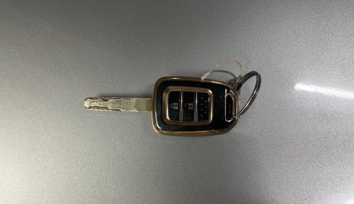 2019 Honda Amaze 1.2L I-VTEC S, CNG, Manual, 42,505 km, Key Close Up