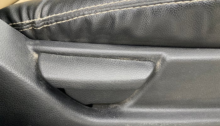 2013 Hyundai Eon MAGNA +, Petrol, Manual, 48,123 km, Driver Side Adjustment Panel