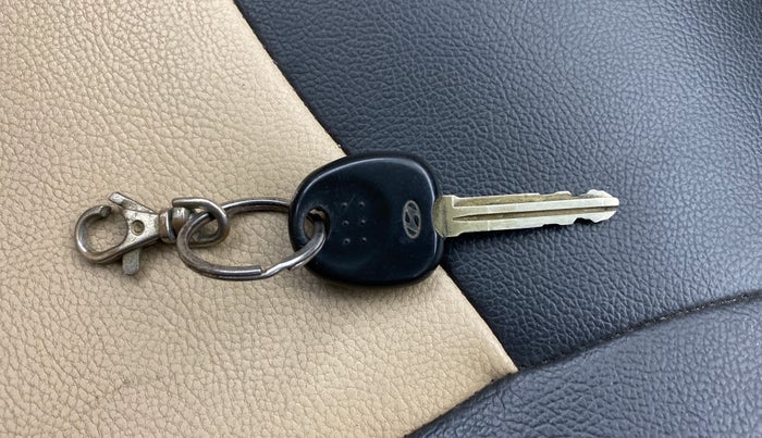 2013 Hyundai Eon MAGNA +, Petrol, Manual, 48,123 km, Key Close Up